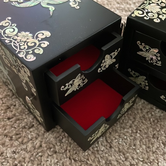 New (without tags) Korean Jewelry Box - Picture 3 of 7